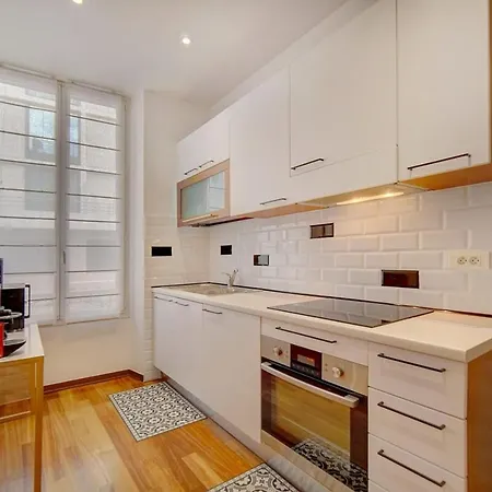 Ref 1320 - Center - For Rent Apartment *