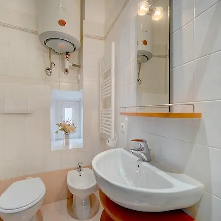 Ref 1320 - Center - For Rent Apartment *